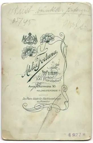 Fotografie Atelier Fortuna, Wien, Angererstr. 30, Drei Frauen in eleganter Kleidung