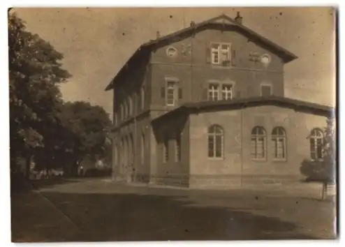 Fotografie unbekannter Fotograf, Ansicht Grossgartach, Partie am Bahnhof, Eisenbahn-Station