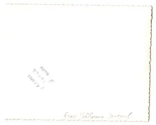 Fotografie Autofot, Berlin, Ansicht Berlin, Ernst-Thälmann-Denkmal provisorisch auf Holzböcken aufgestellt