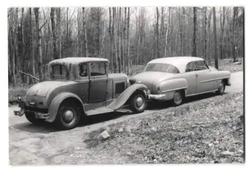 Fotografie Auto Ford Model A wird von US-Car abgeschleppt