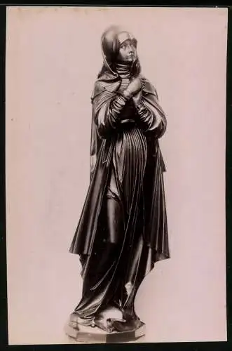 Fotografie unbekannter Fotograf, Ansicht Nürnberg, Statue Madonna von Veit Stoss