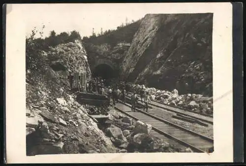 Fotografie Baikal Eisenbahn, Gleisbauarbeiten am Eisenbahntunnel