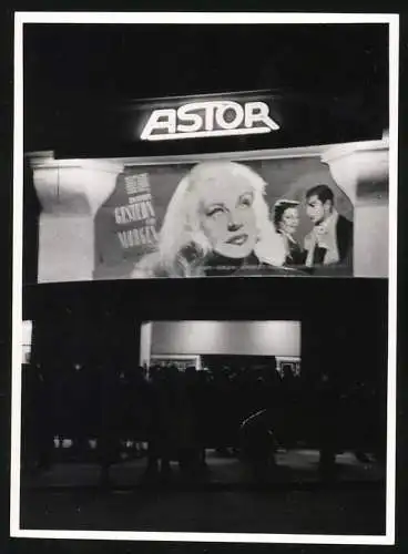 Fotografie Lassberg & Wimmer, Berlin, Ansicht Berlin, Kurfürstendamm, Nachtaufnahme Film Leuchtreklame am ASTOR Kino