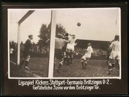 Fotografie unbekannter Fotograf, Ansicht Stuttgart, Fussball - Ligaspiel Stuttgarter Kickers vs. Germania Brötzingen 0:2