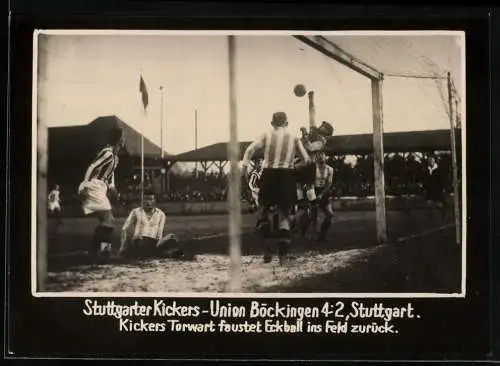 Fotografie unbekannter Fotograf, Ansicht Stuttgart, Fussballspiel Stuttgarter Kickers vs. Union Böckingen 4:2