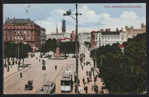 AK Riga, Alexander-Boulevard mit Denkmal und Strassenbahn