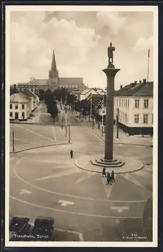 AK Trondheim, Marktplatz mit Denkmal aus der Vogelschau