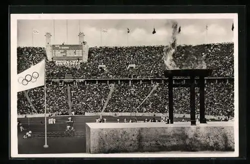 AK Berlin, Olympische Spiele 1936, Blick durch das Marathontor auf das Olympiafeuer