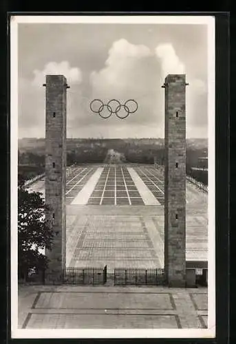 AK Berlin, Reichssportfeld, Olympia-Stadion, Blick durch das Osttor