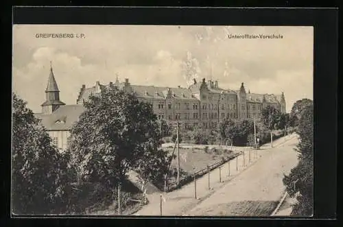 AK Greifenberg i. P., Unteroffizier-Vorschule mit Strassenpartie