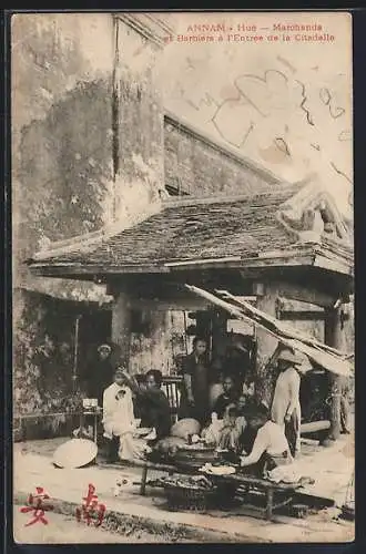 AK Annam-Hue, Marchands et Barbiers à l`Entrée de la Citadelle