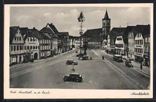 AK Bad Neustadt a. d. Saale, Geschäfte um den Marktplatz, Blick zur Kirche