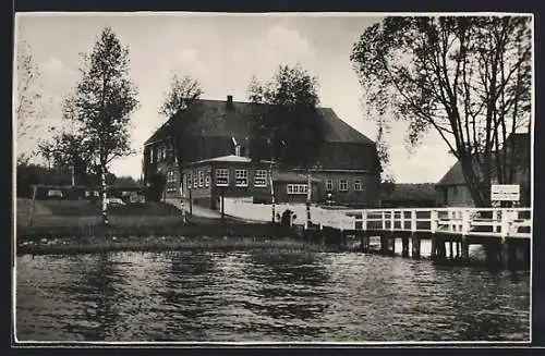 AK Nieder-Kleveez, Fährhaus, Gasthaus und Pension, Bes.H.Wulf, vom Wasser aus