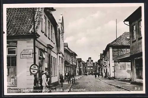 AK Neustadt / Holst., Kremperstrasse mit Blick zum Krempertor