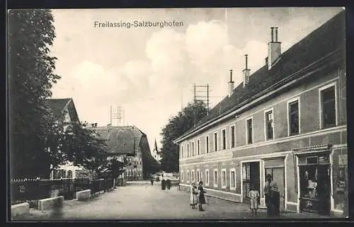 AK Freilassing-Salzburghofen, Strassenpartie mit Geschäften