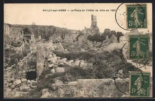 AK Vailly-sur-Aisne, La Place de l`Hotel de Ville en 1920