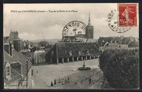 AK Fère-en-Tardenois, Vue de la Halle et la Place