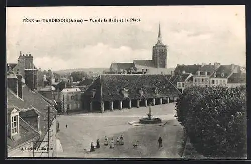 AK Fère-en-Tardenois, Vue de la Halle et la Place