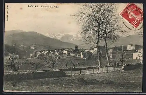 AK Lasalle, Entrée de la ville