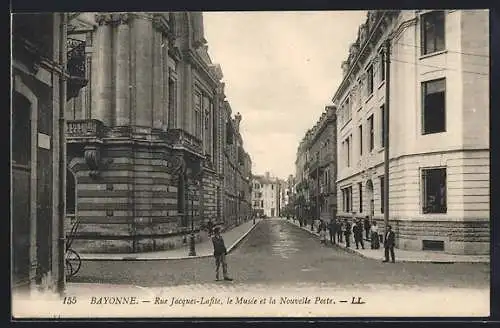 AK Bayonne, Rue Jacques-Lafite, le Musée et la Nouvelle Poste