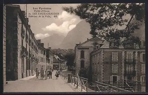 AK Les Eaux-Chaudes /Pyrénées, Intérieur de la Ville