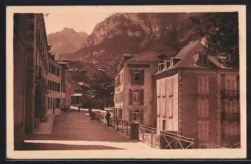 AK Les Eaux-Chaudes /Pyrénées, Une Rue