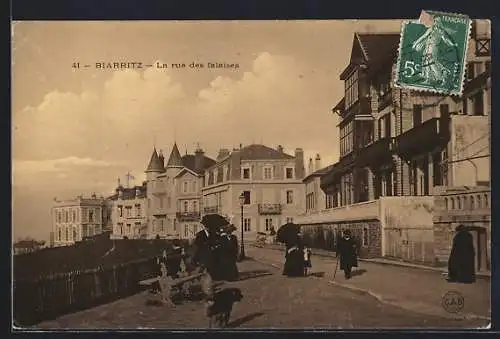 AK Biarritz, La rue des falaises