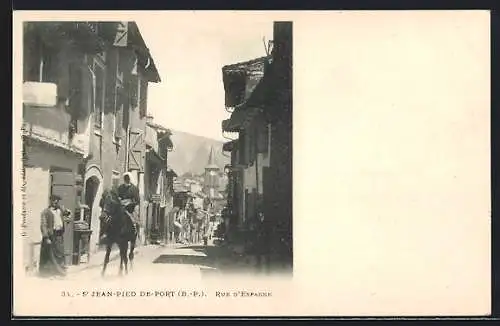 AK St-Jean-Pied-de-Port, la rue d`Espagne, un homme à cheval