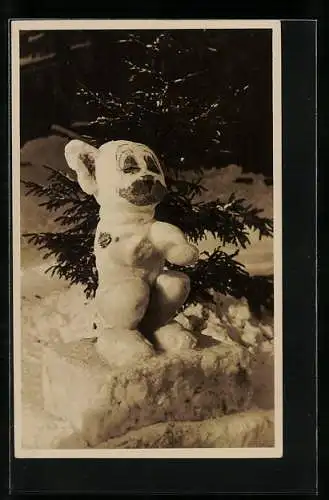 Foto-AK Bonzo als Schneefigur mit Tanne