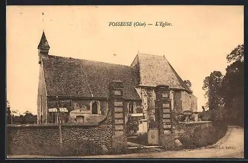 AK Fosseuse, L`église et son entrée principale en pierres