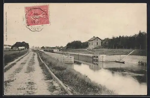 AK Boran, l`écluse et chemin de halage