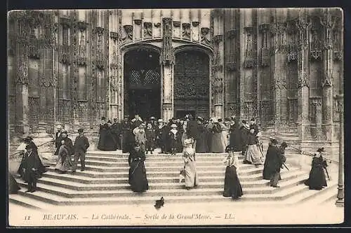 AK Beauvais, la Cathédrale, sortie de la Grand`Messe