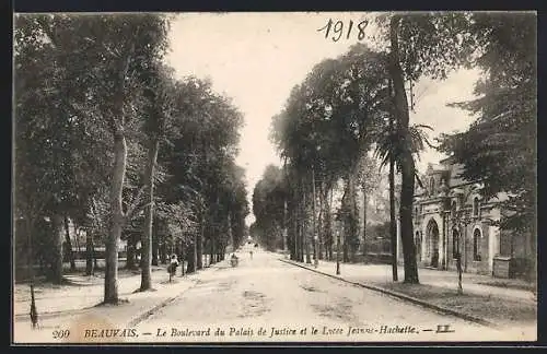 AK Beauvais, le Boulevard du Palais de Justice et le Lycée Jeanne-Hachette