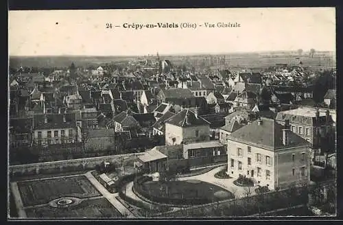 AK Crépy-en-Valois, Vue générale sur la ville avec jardins et bâtiments