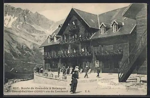 AK Grenoble, Route de Grenoble à Briancon, Le Grand Galibier vu du Lautaret, hôtel avec montagnes en arrière-plan