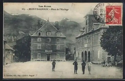 AK Montdauphin, Place de l`Horloge avec vue sur les Alpes