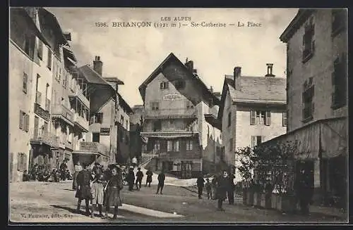 AK Briancon, Ste-Catherine, La Place avec enfants et maisons