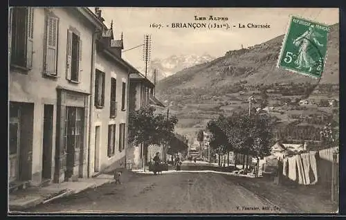 AK Briancon, La Chaussée avec vue sur les Alpes