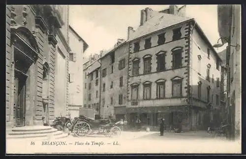 AK Briancon, Place du Temple avec des bâtiments et une charrette