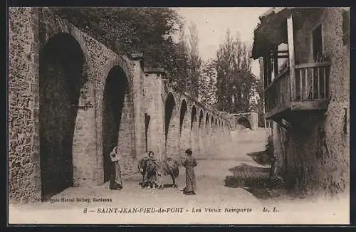 AK Saint-Jean-Pied-de-Port, Les Vieux Remparts