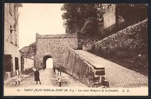 AK Saint-Jean-Pied-de-Port /B.-P., Les vieux Remparts de la Citadelle