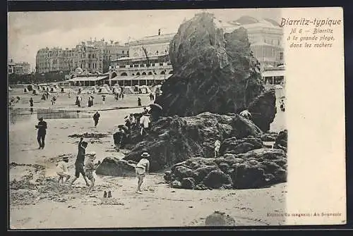 AK Biarritz, Panorama à la grande plage, dans les rochers