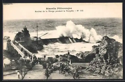 AK Biarritz, Rocher de la Vierge pendant la Tempête