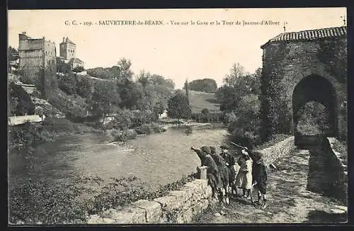 AK Sauveterre-de-Béarn, Vue sur le Gave et la Tour de Jeanne-d`Albret