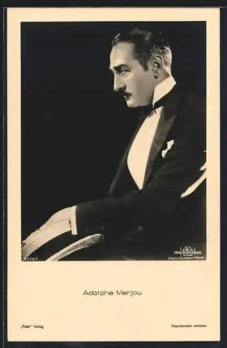 AK Schauspieler Adolphe Menjou in Anzug mit Strohhut