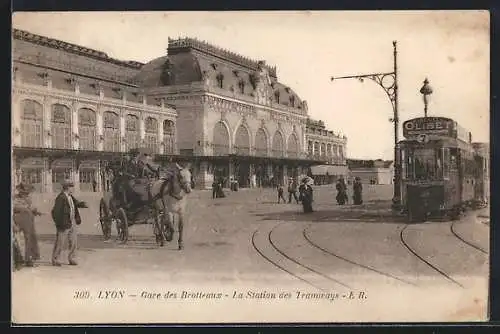 AK Lyon, Gare des Brotteaux, La Station des Tramways, Strassenbahnstation am Bahnhof