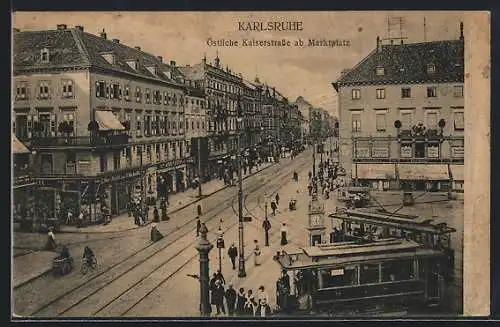 AK Karlsruhe, Östliche Kaiserstrasse ab Marktplatz mit Strassenbahn