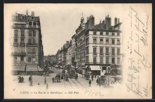 AK Lyon, La Rue de la République, Strassenpartie mit Strassenbahn