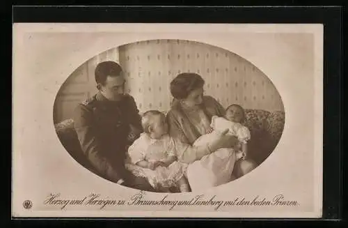 AK Herzog u.Herzogin zu Braunschweig u.Lüneburg mit den beiden Prinzen in jungen Jahren