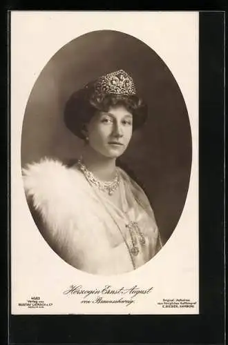 AK Victoria Louise Herzogin von Braunschweig mit viel Schmuck